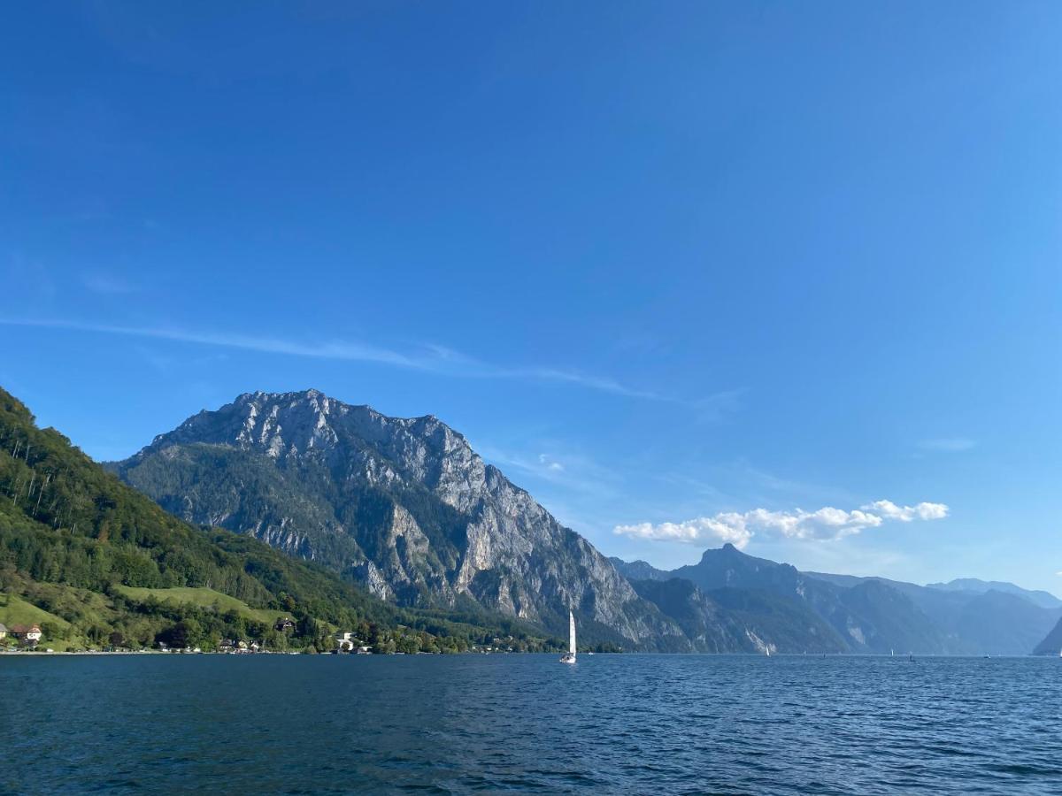 Ferienhaeuschen Am Traunsee Mit Tretboot Zur Freien Nutzung Am Badeplatz Altmünster المظهر الخارجي الصورة